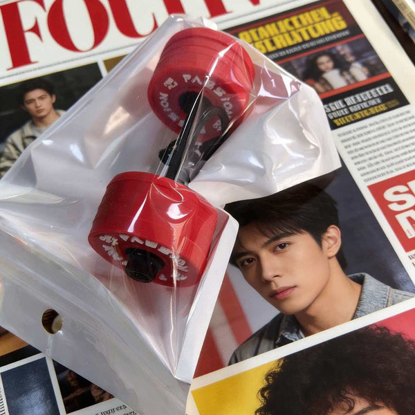 Mini Dumbbell Keychain – Trendy Gym-Inspired Accessory