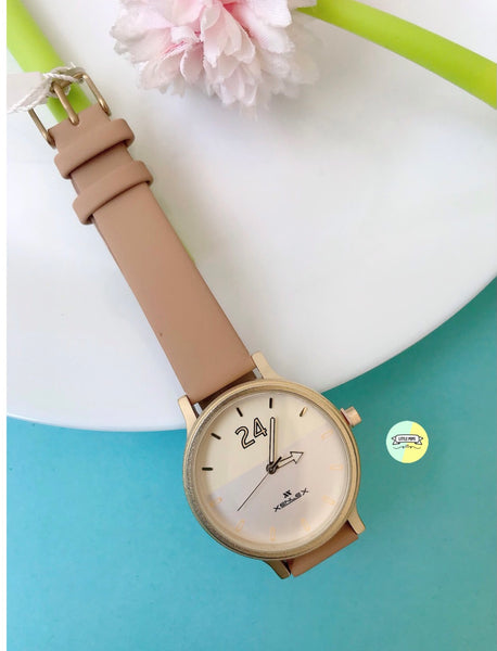 Two Tone Dial Design with Thin Strap Watch